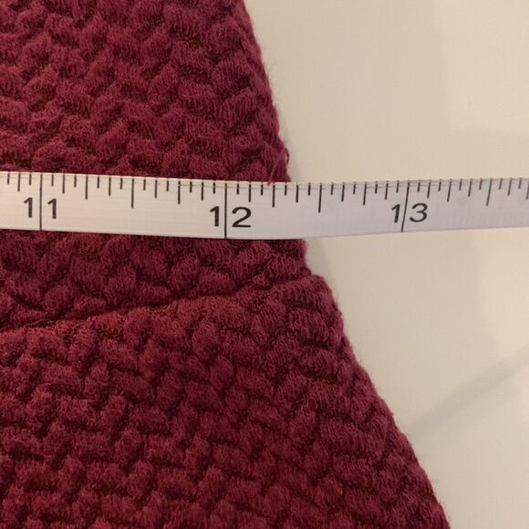 H&M maroon miniskirt with back zipper wide waistband unlined size small - Picture 9 of 10